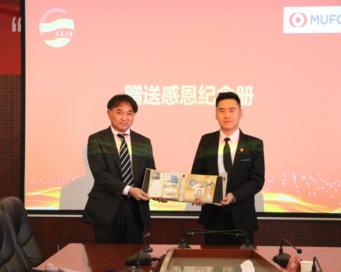 赠送感恩纪念册